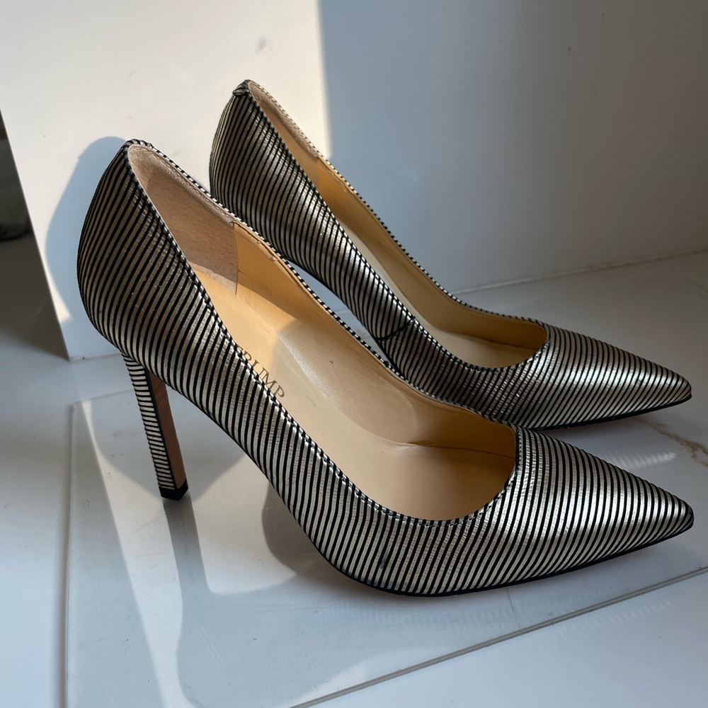 Obama Trump gold stripe pumps heels